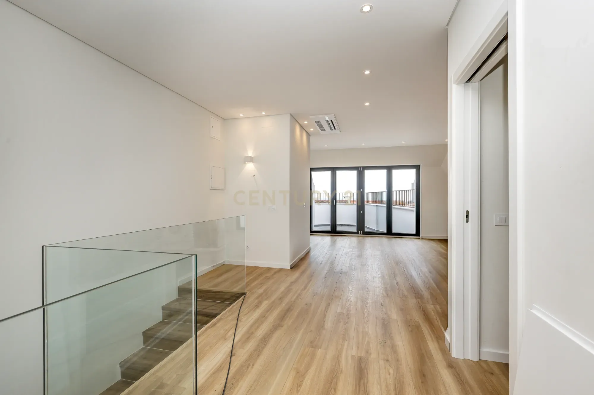 Viva o privilégio do Tejo: T3 Duplex exclusivo no coração de Santa Iria de Azóia!