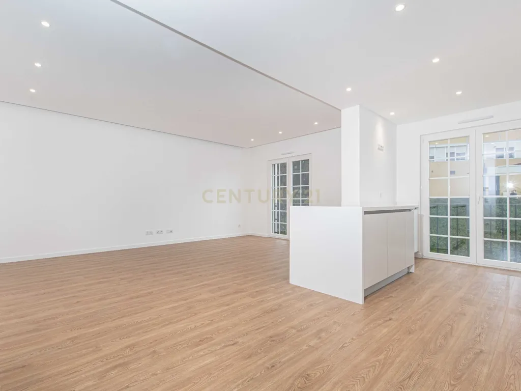 Apartamento T2 Urbanização Neudel na Amadora, a estrear - Image 4