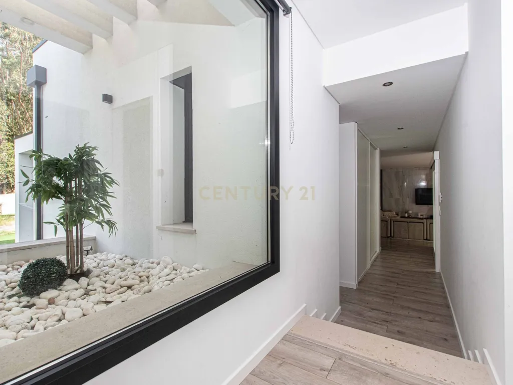 Moradia T4 semi-nova com Piscina, Garagem + Parcela de Terreno Rústico e Vista Serra | Salgueiro, Pombal - Image 28