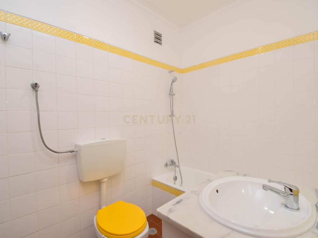 Apartamento T3 com Vista Mar, em São João do Estoril - Image 16