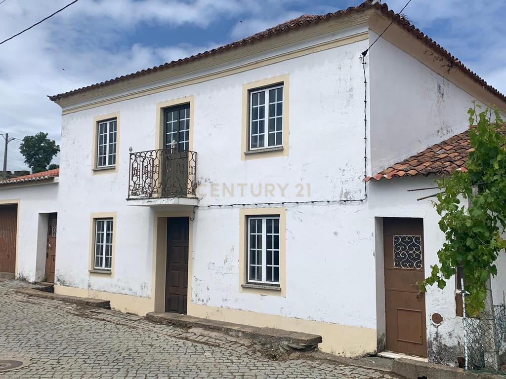 Espaçosa Moradia em Villas Ruivas com Garagem - Image 3