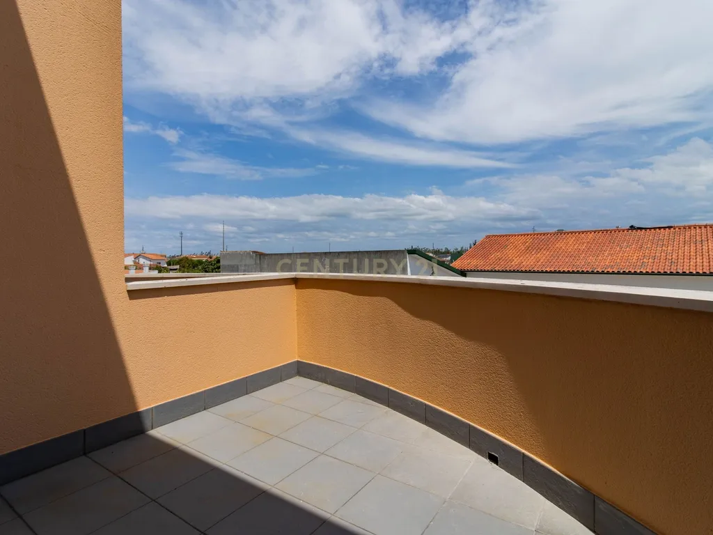 Moradia T3 com Jardim, Garagem e Cave em Embra, Marinha Grande - Image 20