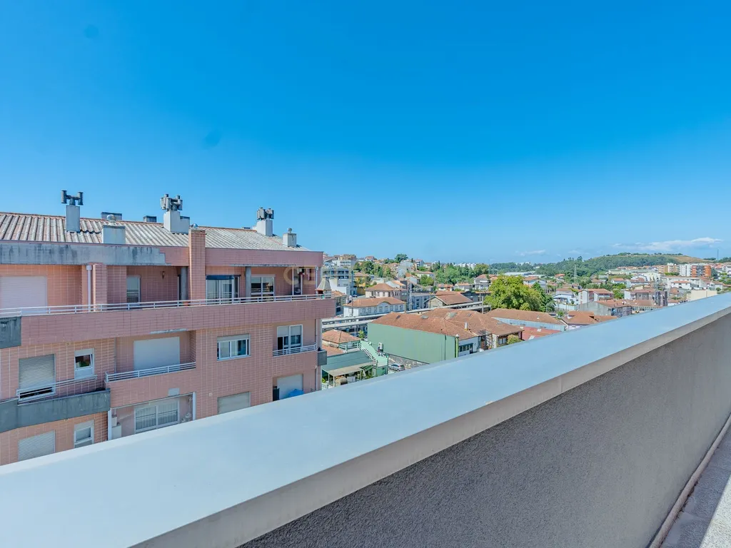 Apartamento T2 com terraço panorâmico – Rio Tinto - Image 9