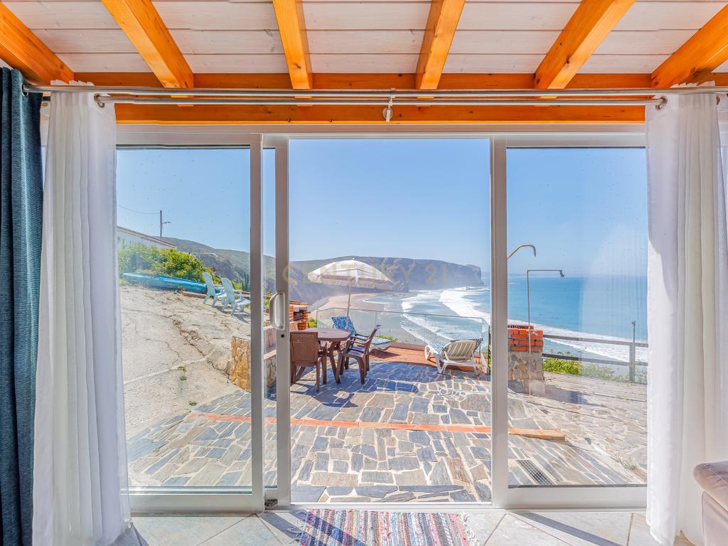 Oportunidade Única com Vista Mar na Praia da Arrifana (Aljezur) - Image 1
