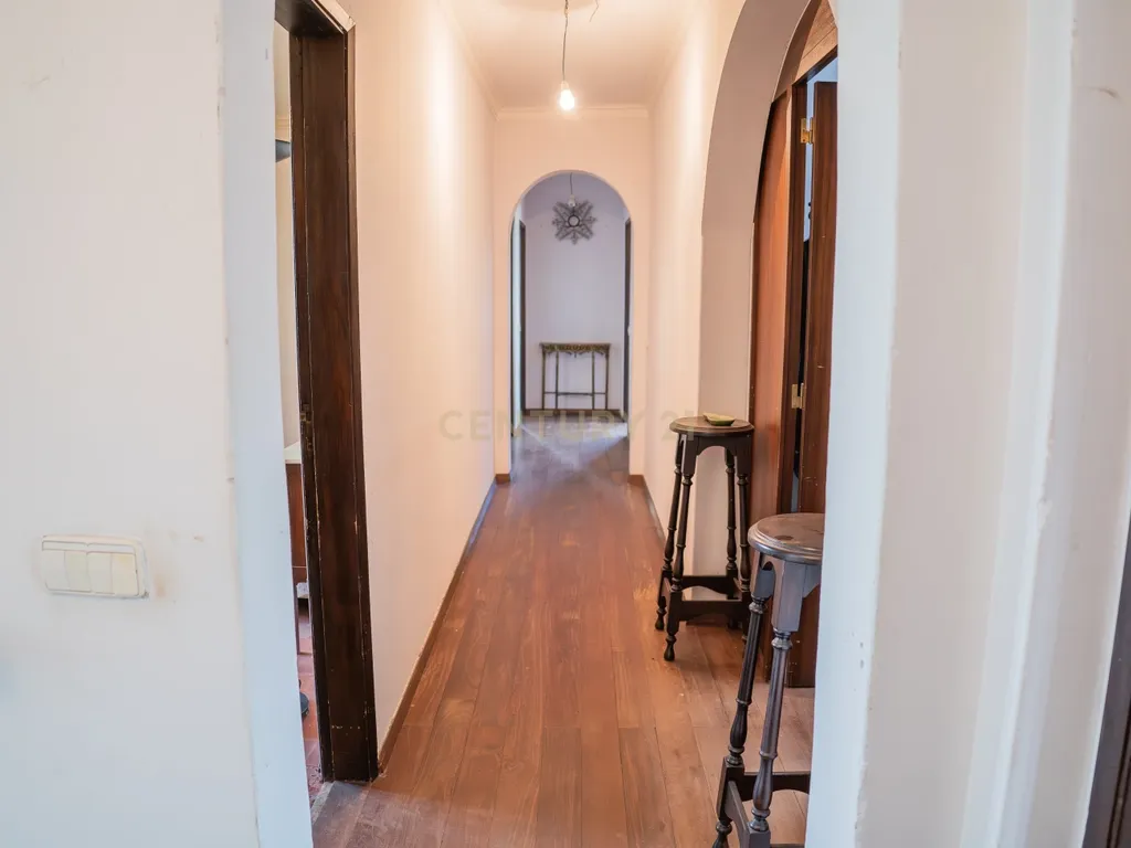 Moradia de charme T5 com Garagem e Terreno em Abrunheira, Sintra - Image 26