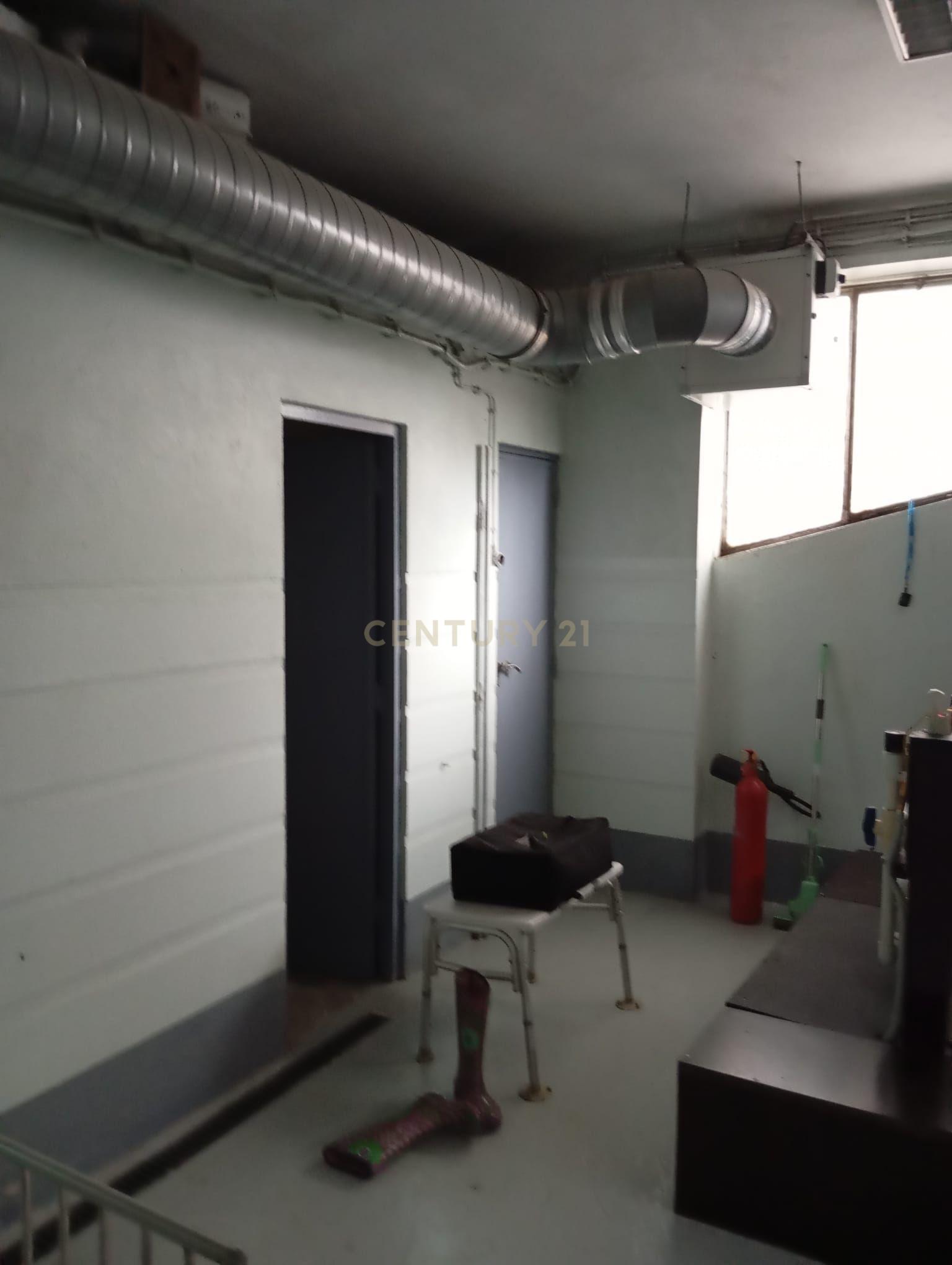 Fotografia 9 de Vende-se Espaço Comercial + Garagem com 10 Lugares