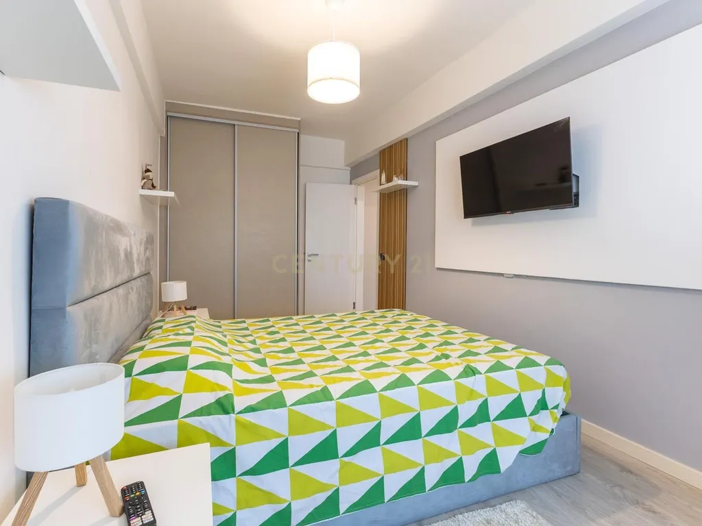 Apartamento Renovado com Vista Mar em Setúbal - Image 15