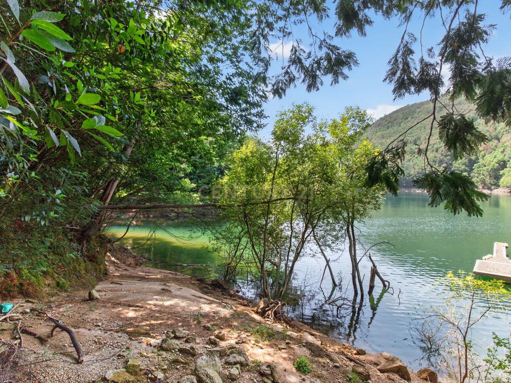 Duas Propriedades Únicas no Gerês com Acesso Direto ao Rio e Ancoradouro Privado - Image 4