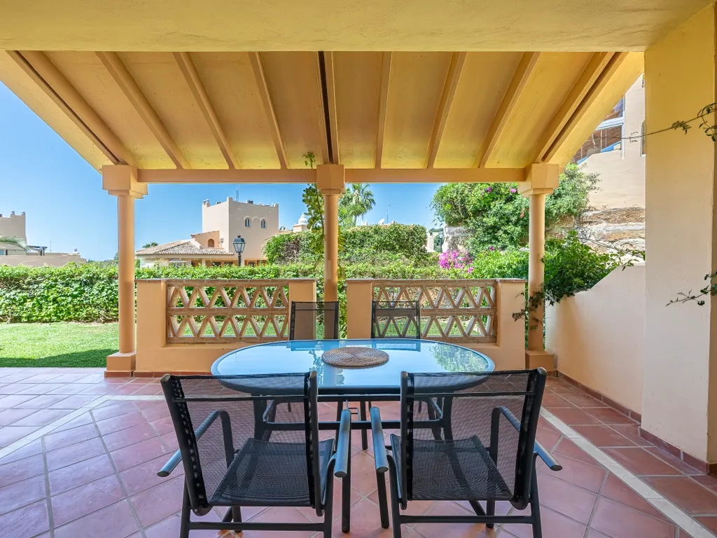 Apartamento com 2 quartos e jardim para alugar na aldeia de Santa María, Elviria - Image 23