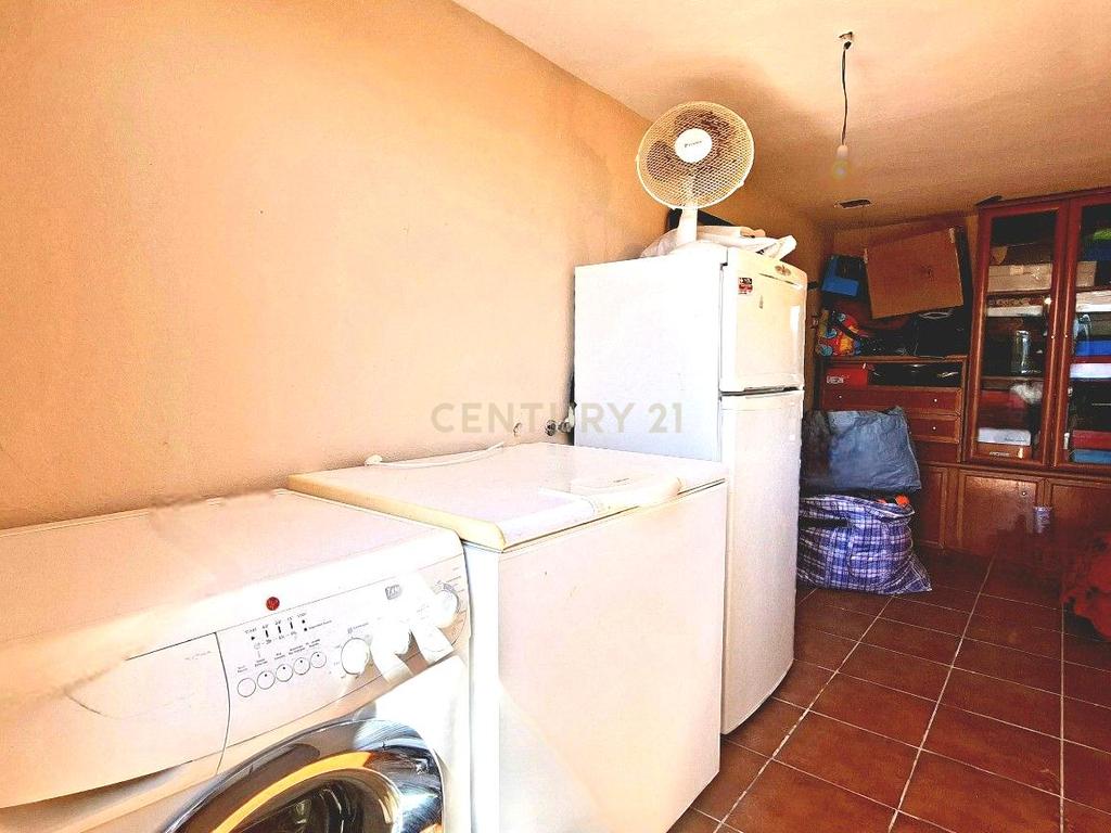 Moradia andaluza independente com piscina privada, jardim bem cuidado, cozinha exterior com churrasqueira e charme tradicional na tranquila zona residencial de Los Arroyos (Arriate), a apenas 10 minutos de Ronda e a menos de uma hora da Costa del Sol — pronta a habitar. - Image 35