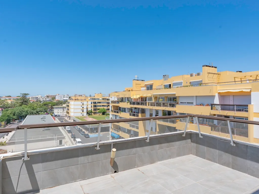 Apartamento T3 com Vista Mar em Oeiras - Image 12