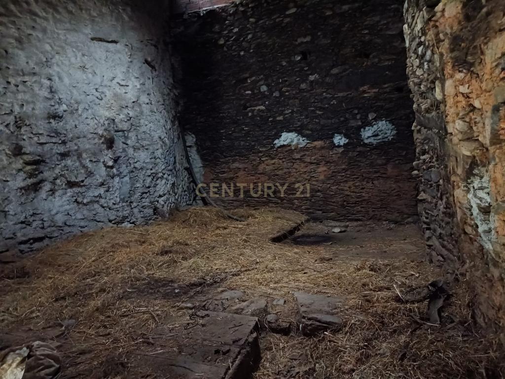 Moradia para Reabilitar - França, Bragança - Image 12