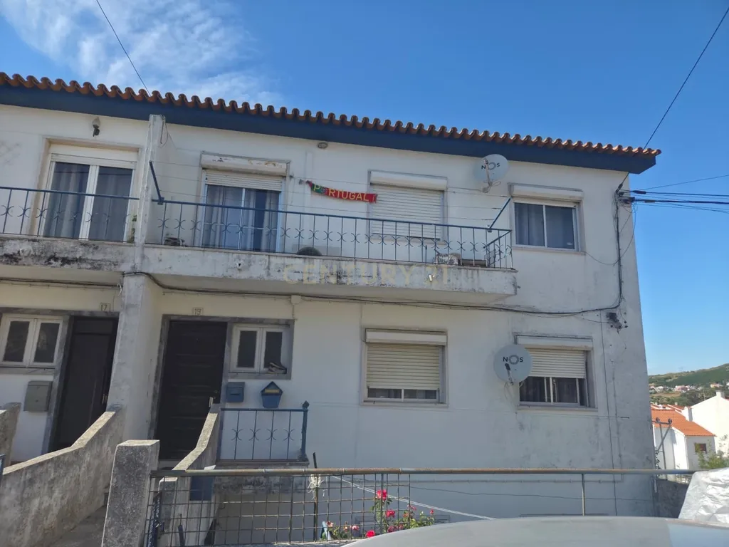 Apartamento T2 Sabugo (Almargem do Bispo) - Encontra-se arrendado a casal jovem com Contrato de Arrendamento a termo certo (Inicio:Novembro 2022) com renda mensal de 522,24€. - Image 3