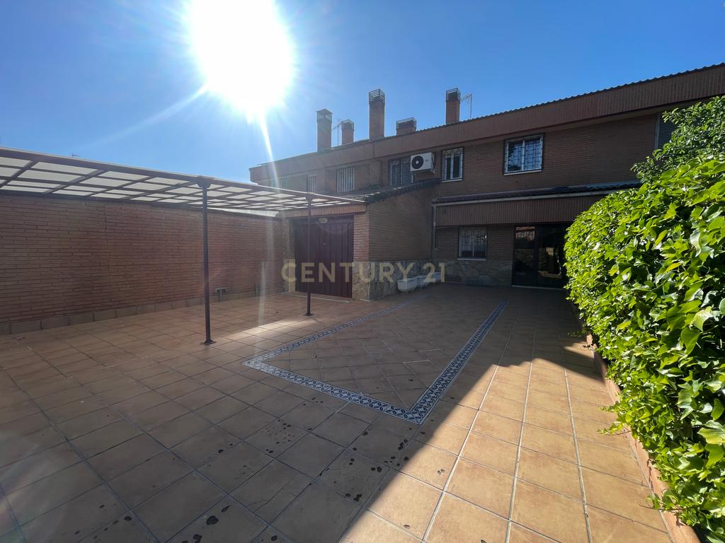 Apartamento Espaçoso com Vista para a Cidade e Montanha em Madrid - Image 45