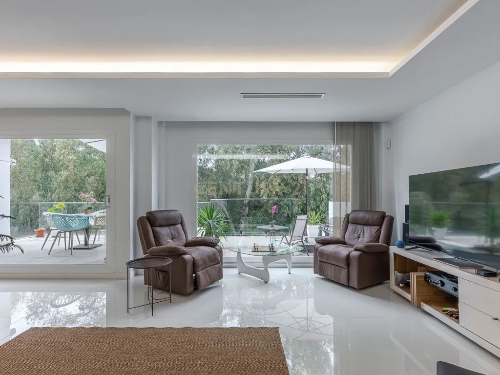 Moradia de Luxo a 500 Metros da Praia - Image 11