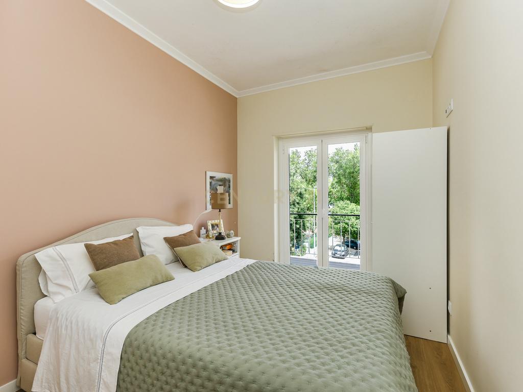 Apartamento T3 em Cascais com Luz Natural e Boa Localização - Image 8