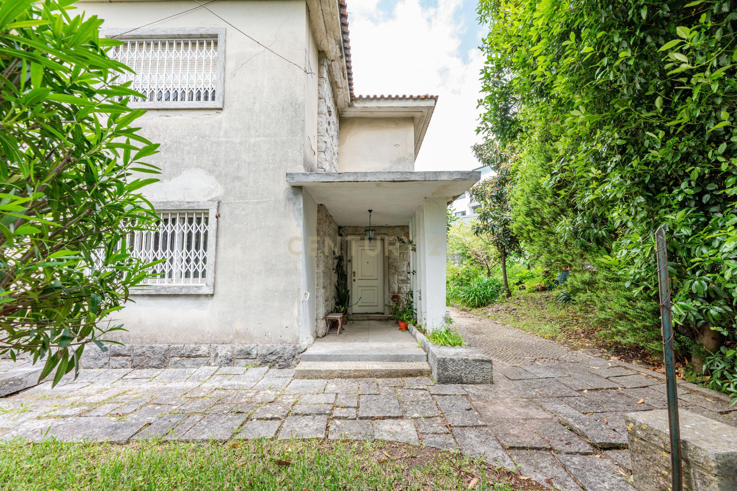 Moradia geminada para remodelar - Image 1