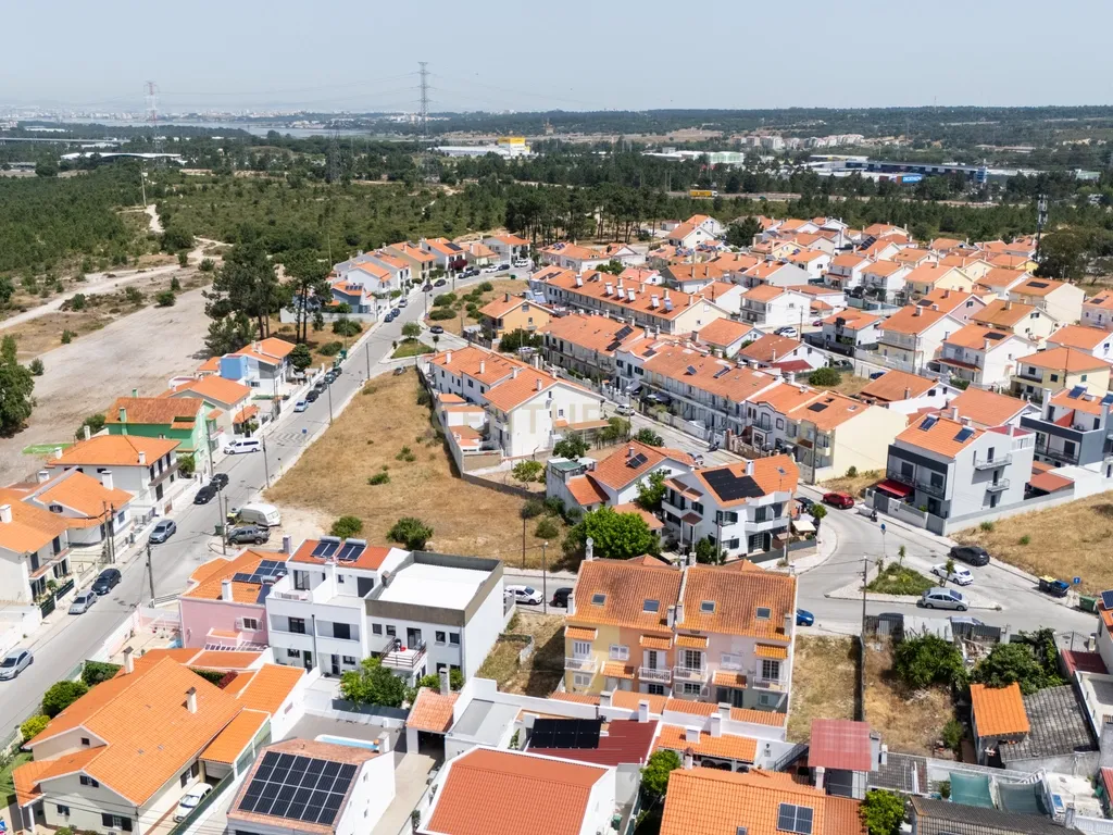 Moradia T3 em Quinta do Conde, Sesimbra - Oportunidade Única - Image 40