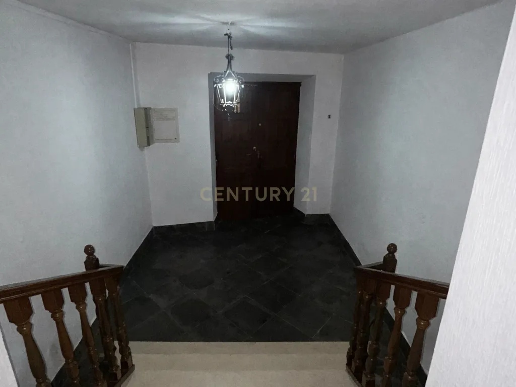 Edifício exclusivo com grande potencial numa das melhores zonas de Trujillo - Image 4