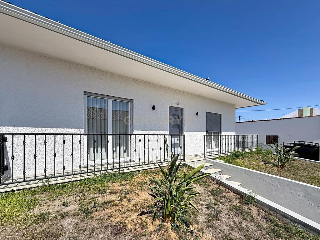Moradia isolada com amplo terreno de 1.350 m², junto a Alcobaça - Image 33