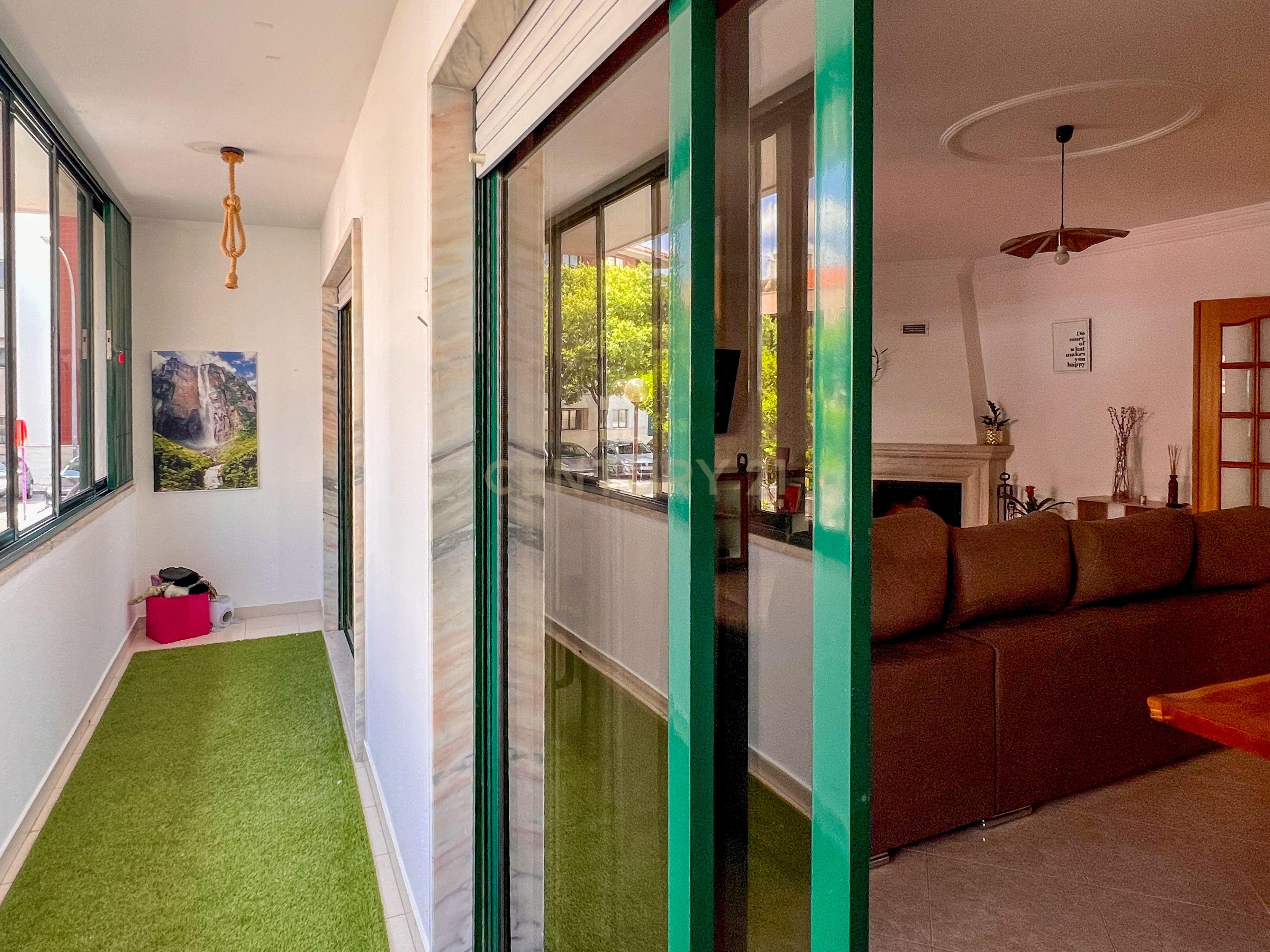 Fotografia 6 de Apartamento T2 Mobilado com Box em Outurela, Carnaxide