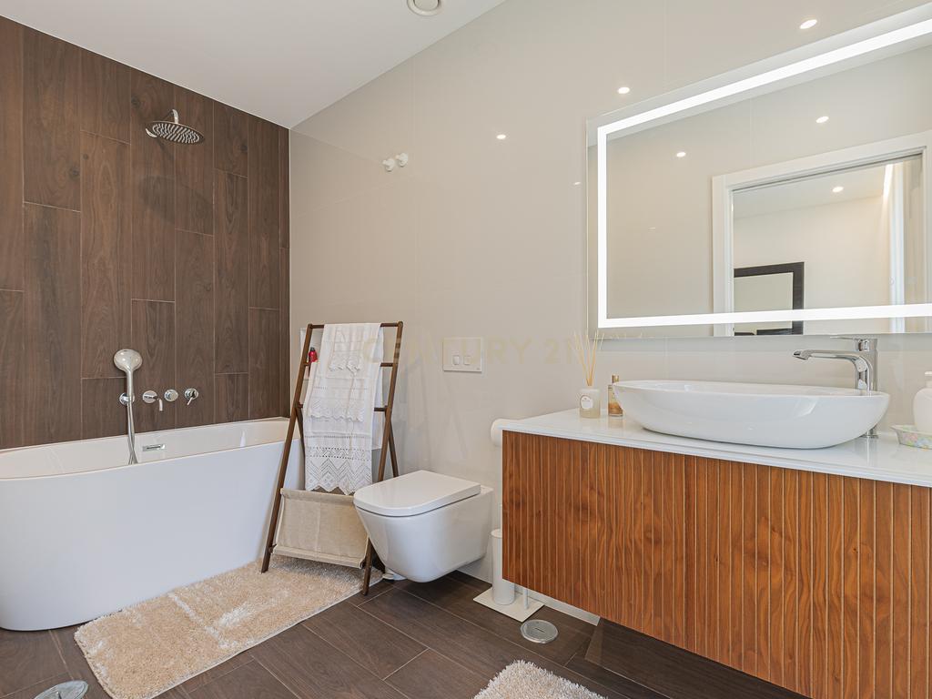 Moradia T4 de luxo, lote de gaveto 805m2, com cave e piscina. - Image 24
