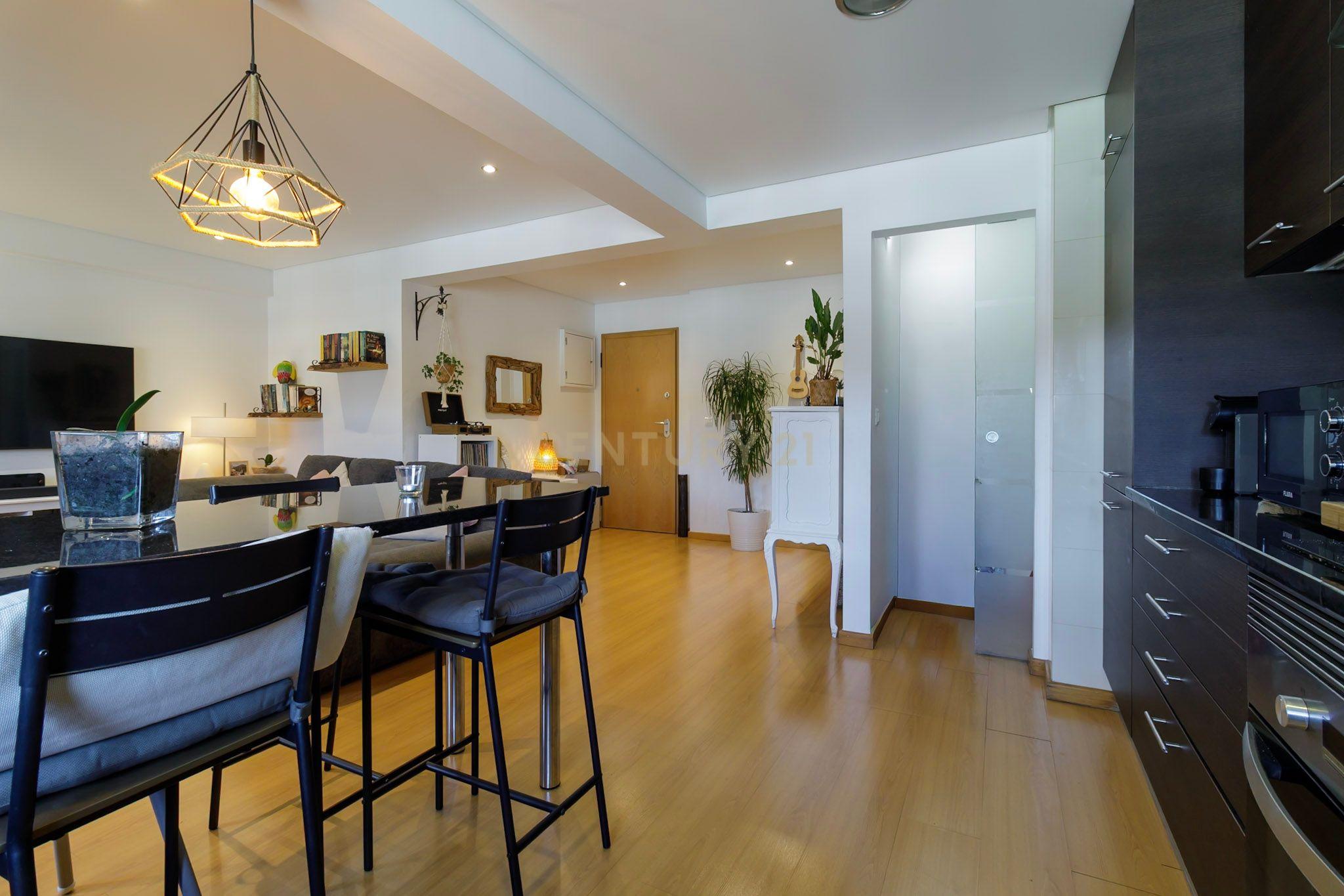 Fotografia 10 de Apartamento T2 Remodelado - Ótima localização
