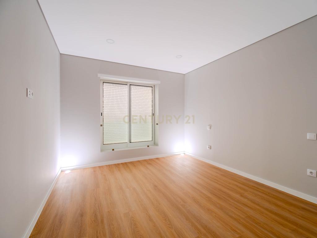 Apartamento T2 Novo com lugar de Estacionamento em Rio Tinto - Image 12