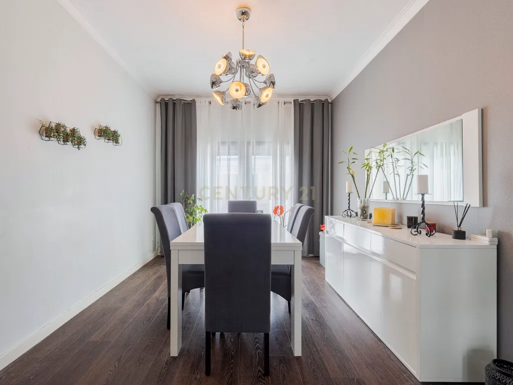 Moradia familiar T6 com anexo T1 independente, num lote com 510m² no Botequim – Charneca da Caparica, Almada - Image 8