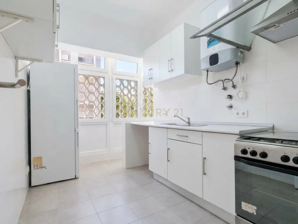 Apartamento T1 com Varandas em Barreiro, Setúbal - Image 8