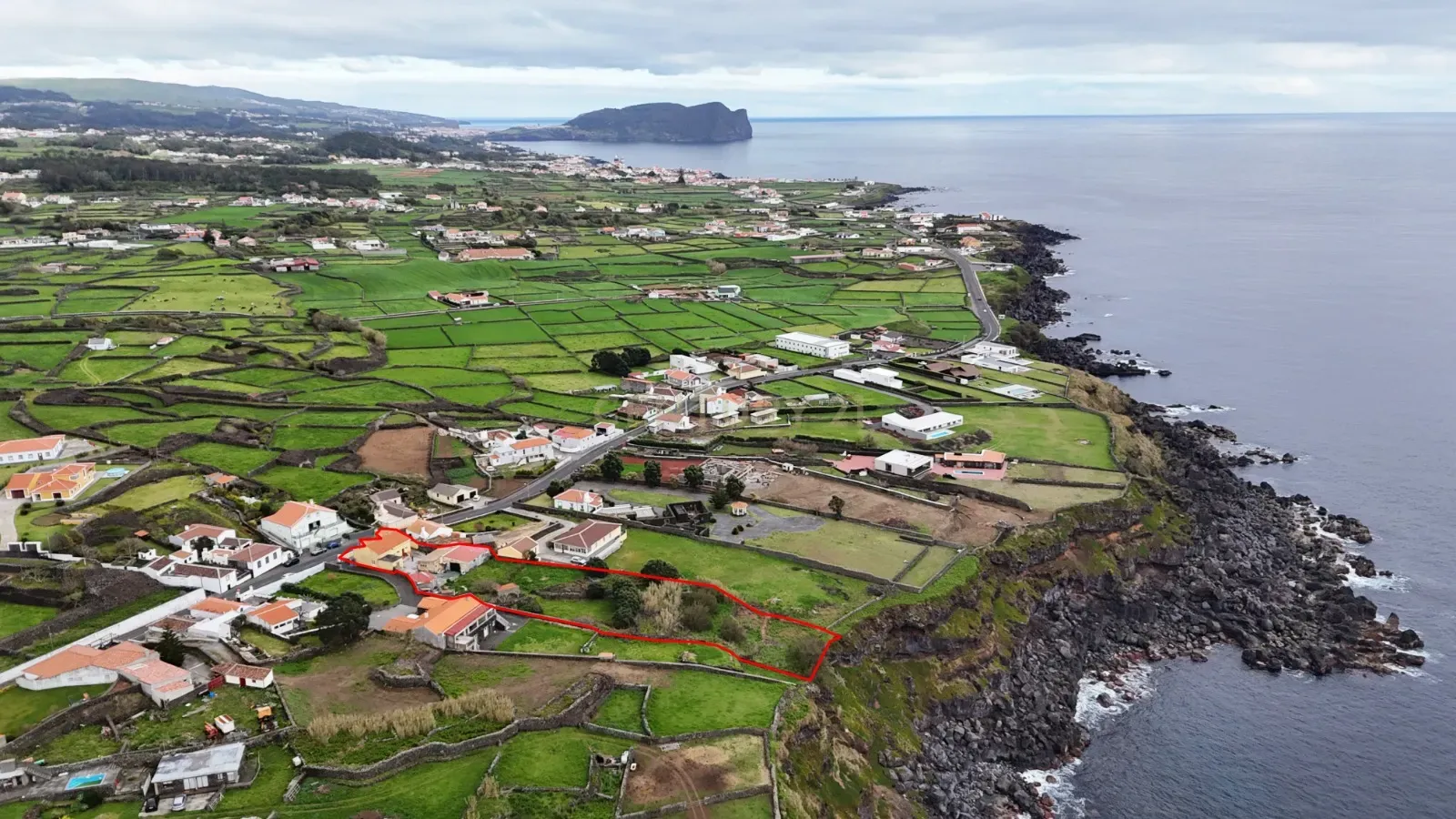 Fotografia 7 de Moradia T5 com vista mar e acesso direto ao oceano, São Bartolomeu de Regatos-Ilha Terceira