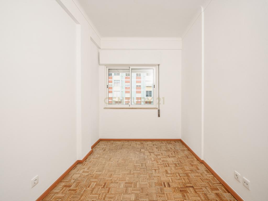 T3 Remodelado no Centro de Setúbal- Campo dos Arcos - Image 17