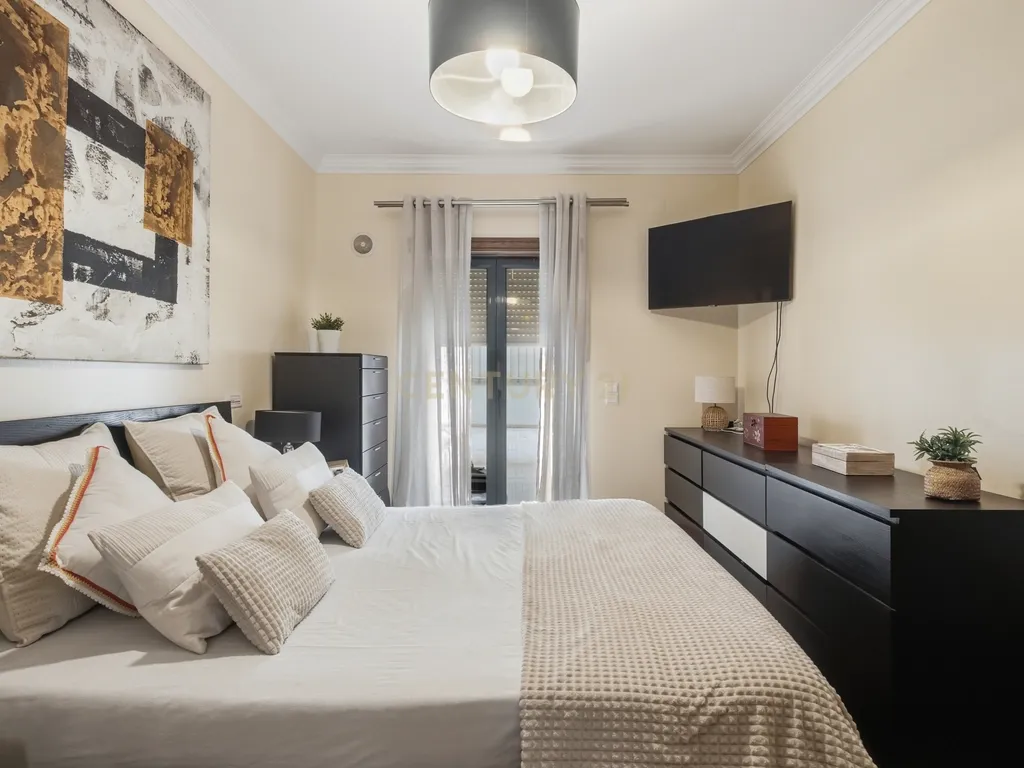 Apartamento T3 com terraço privativo, churrasqueira, zona de refeição e forno a lenha — Venda do Valador, Venda do Pinheiro - Image 24