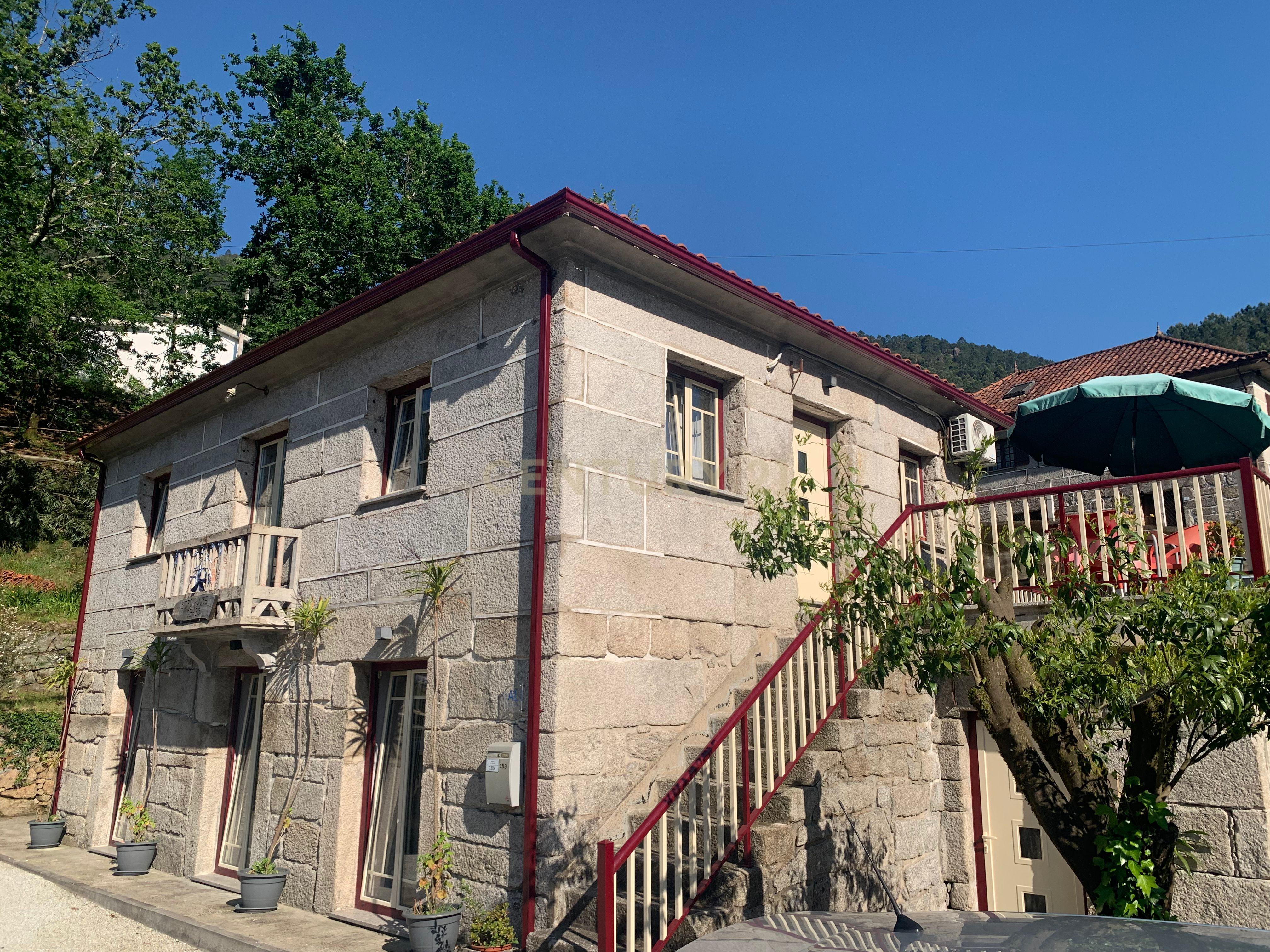 Casa com 3 Apartamentos na Vila do Gerês e 1000 m2 terreno - Image 3