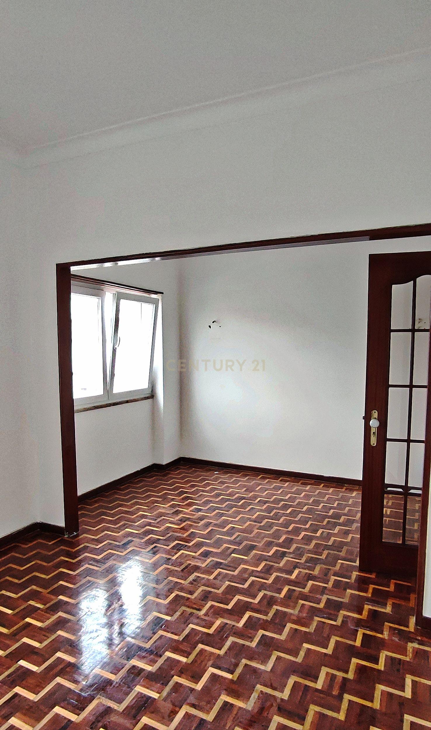 Apartamento T2 Centro Barreiro - Image 6