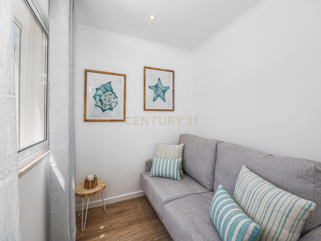 Apartamento Renovado T1 em Quarteira, Loulé - Oportunidade Única! - Image 9
