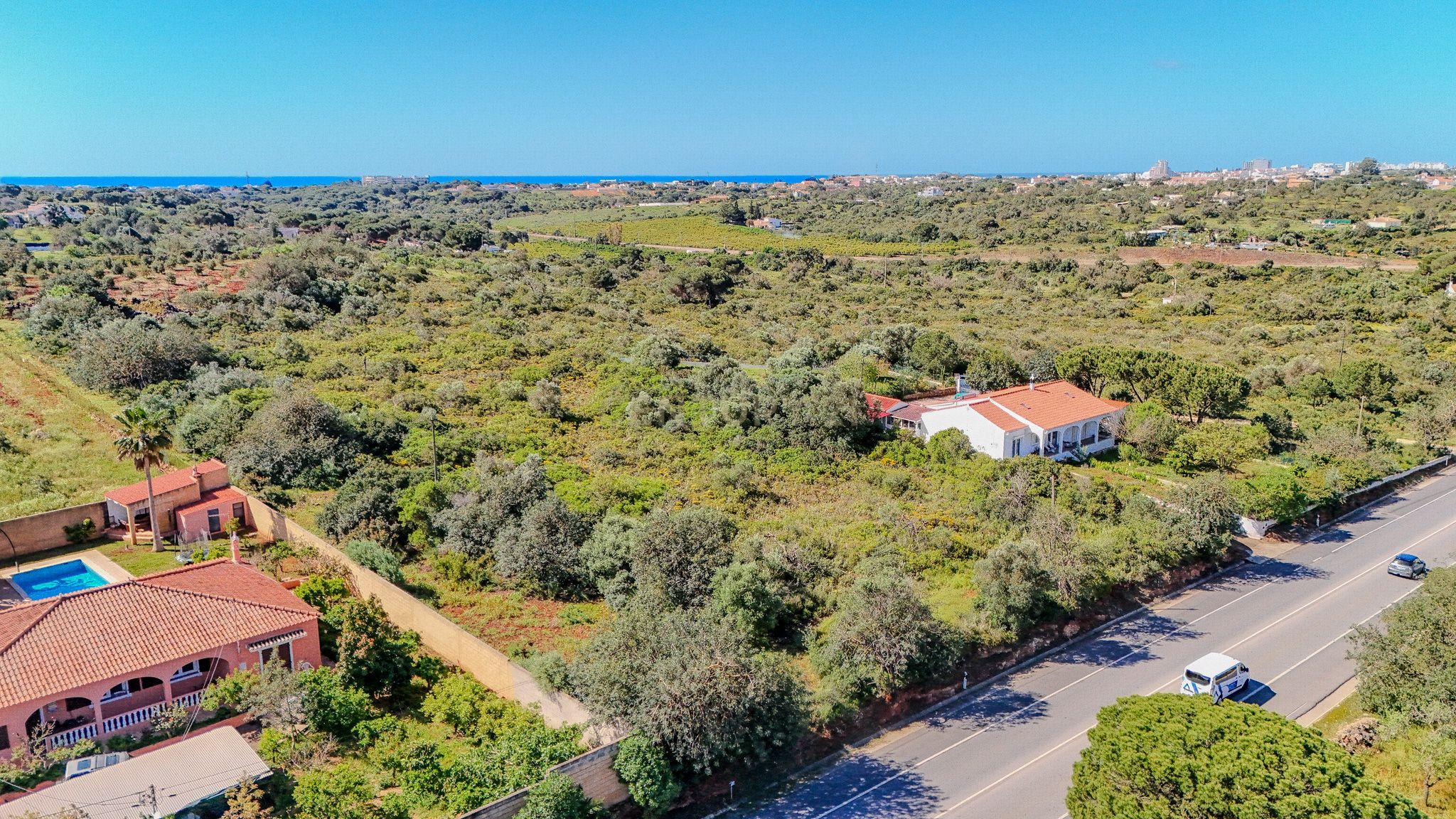 Terreno com Localização Estratégica e Acesso Direto à N125 – Albufeira - Image 12