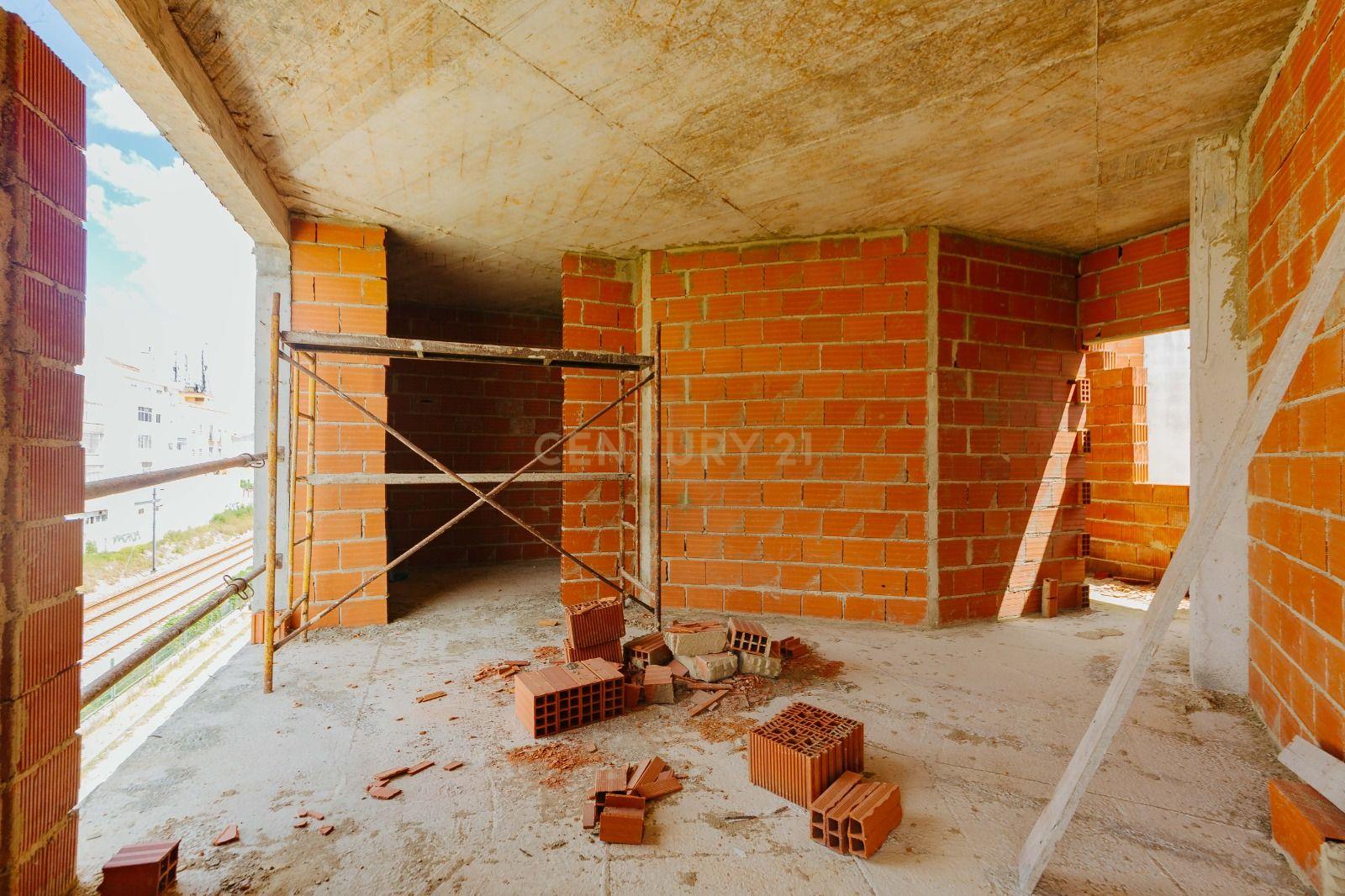 Moradia Unifamiliar de Tipologia T2 em Construção - Image 19