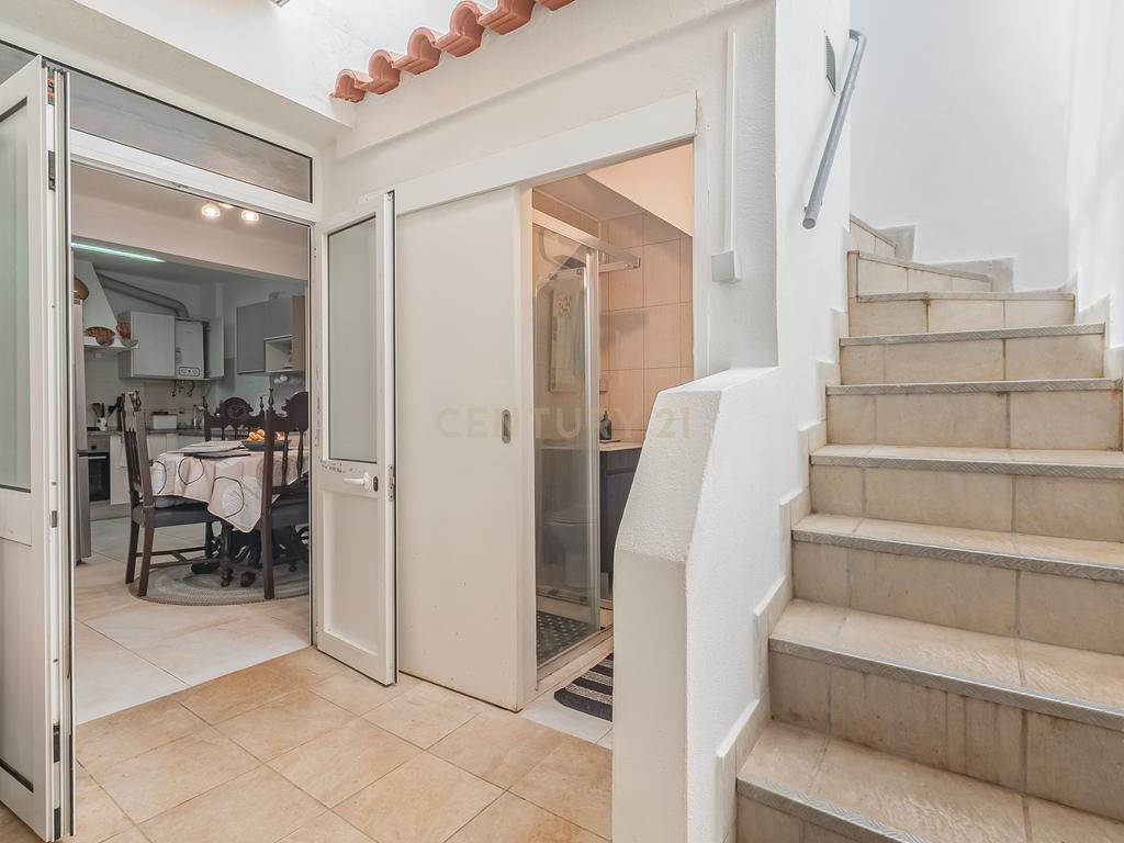 Casa T2 em Faro, Lagos - Localização Privilegiada e Conforto - Image 14