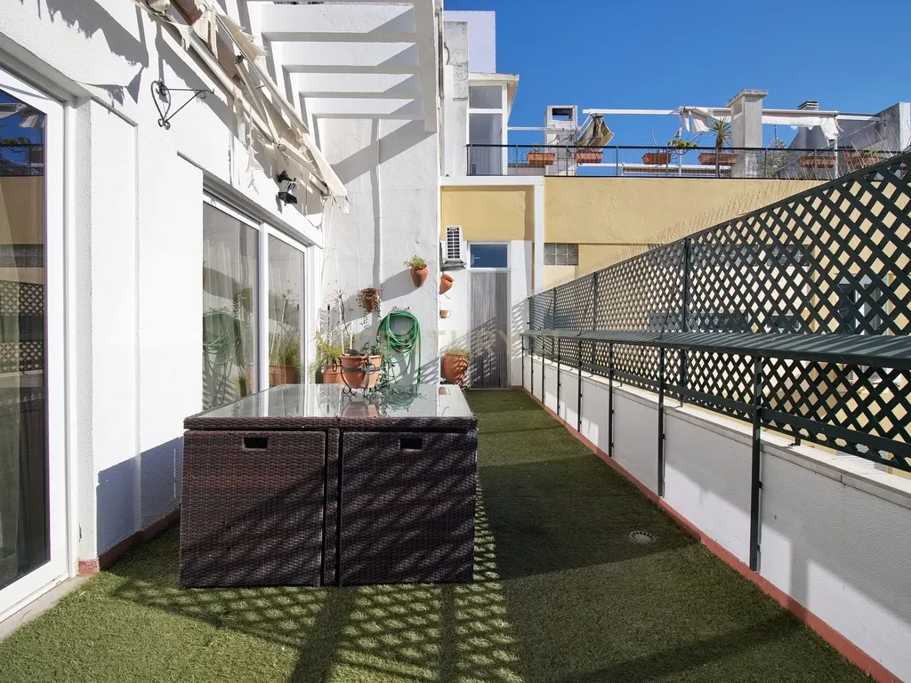 Apartamento T6 com Terraço e Vista 360º em Campolide - 314m² - Image 28