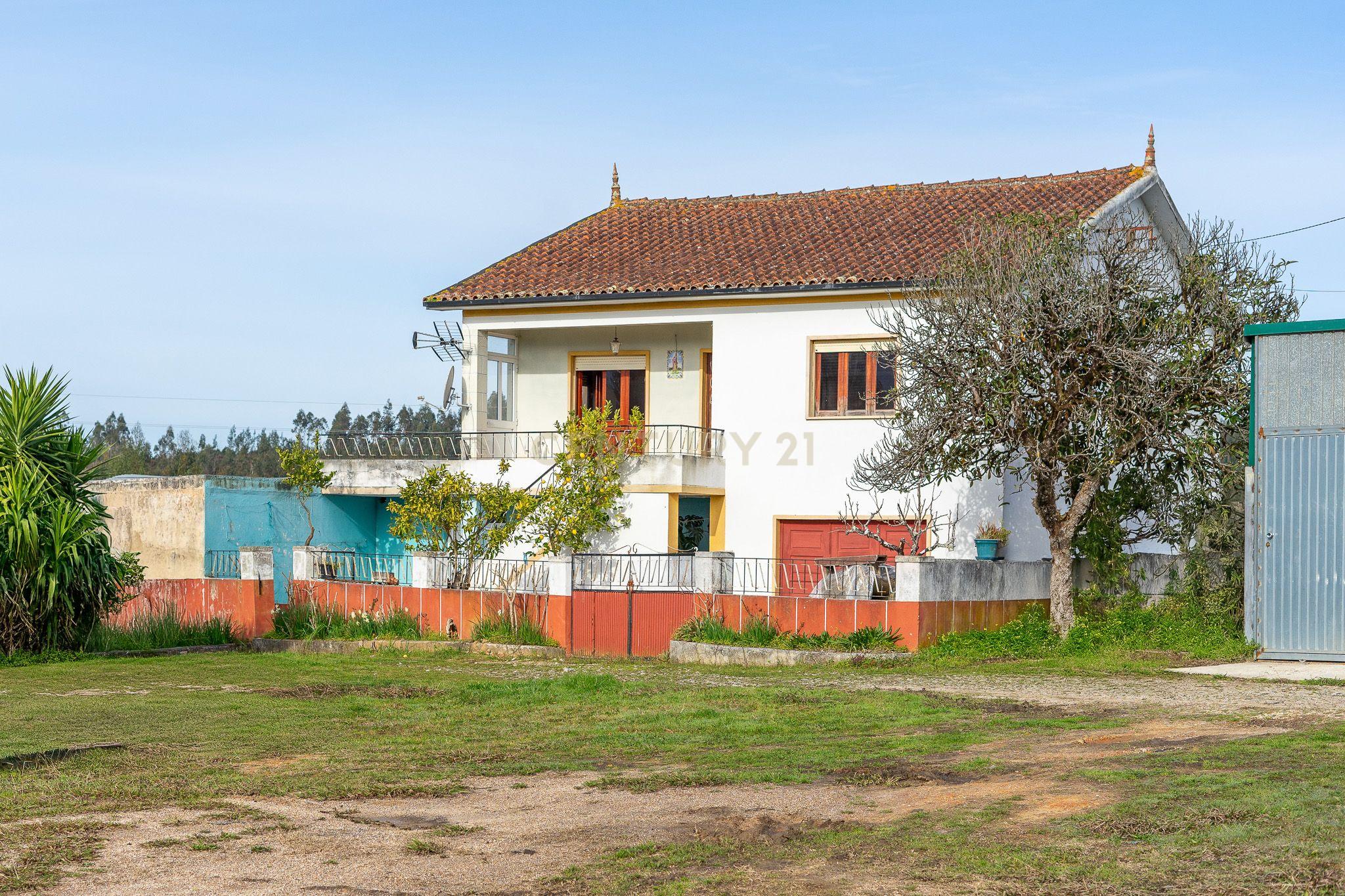 Moradia T3 Serpins, Lousã - Image 1