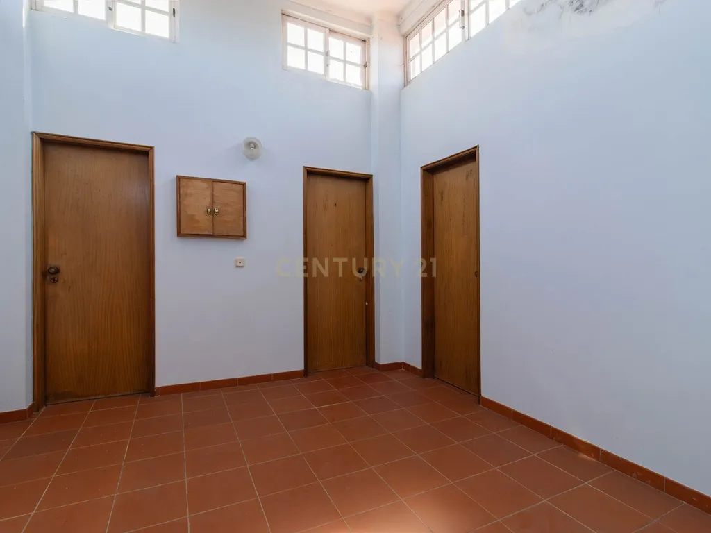 Espaçoso Apartamento T3 na Freixianda com Terraço - Image 13