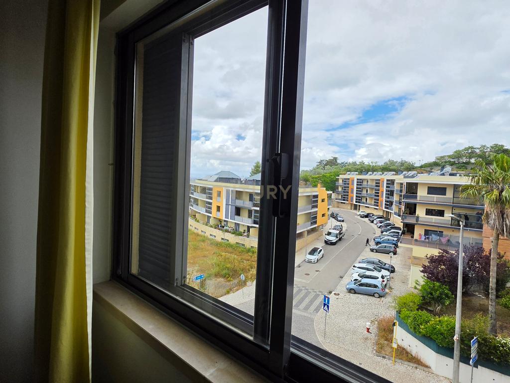 Apartamento Duplex T5 no centro de Palmela - Image 39