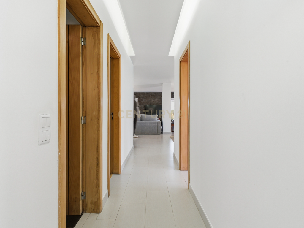 Moradia Isolada com Piscina em Lote de 908 m² | Sala Ampla | Jardim e Vista Desafogada -Mafra - Image 37