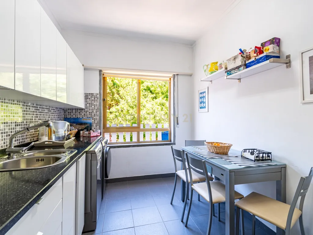 Apartamento T2 Junqueiro - Carcavelos - Cascais com varanda - Image 8