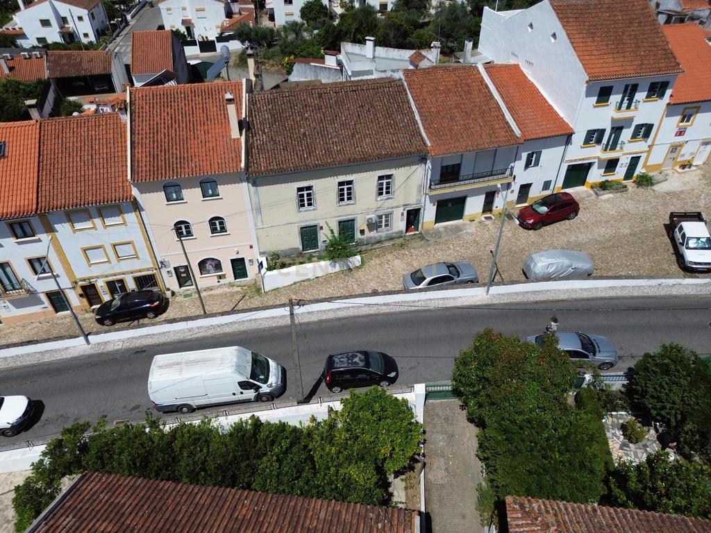 Moradia T9 com 3 pisos em Sardoal – Excelente Oportunidade de Investimento - Image 1