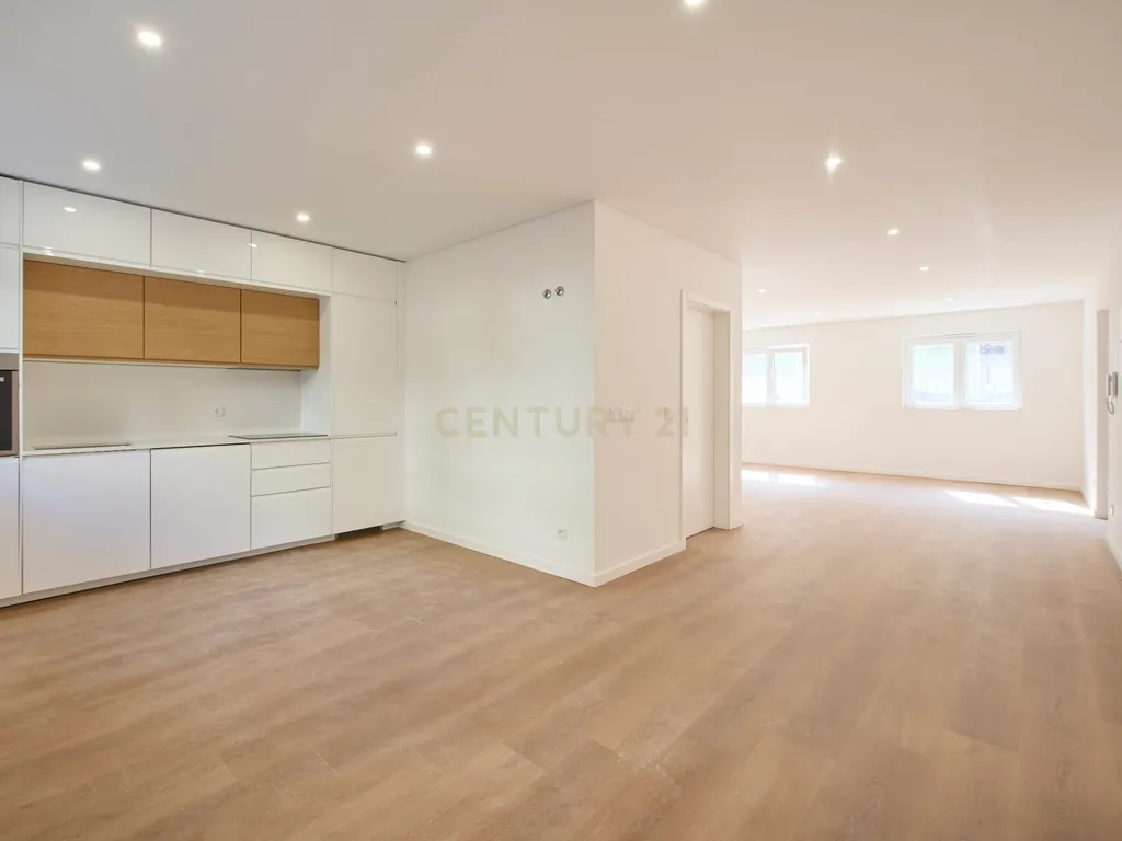 T0 totalmente reabilitado com 66 m² e potencial para T2 | Barreiro - Image 4