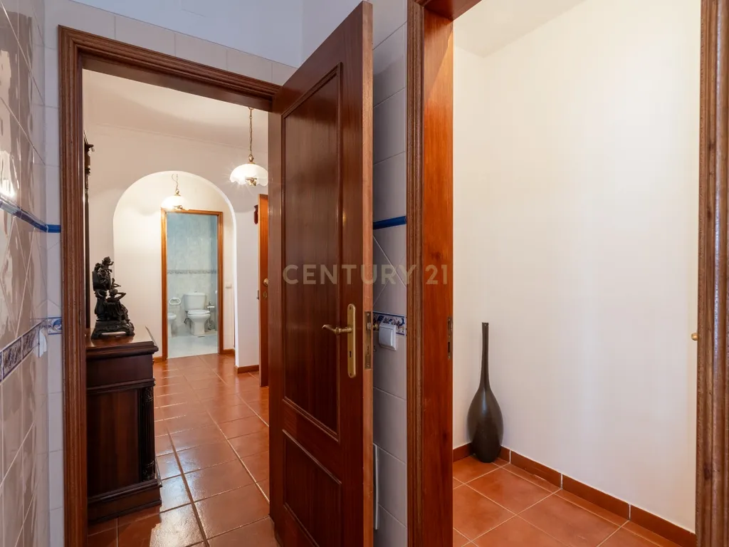 Moderno T1 em Lousã, quase novo e pronto a habitar - Image 12