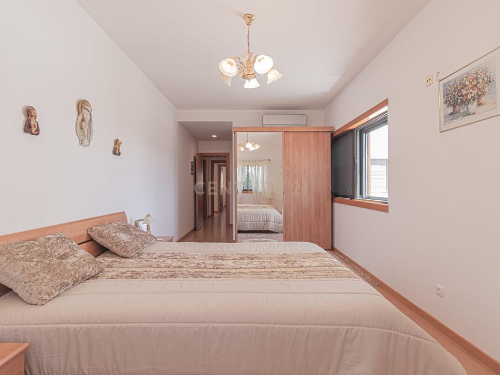 Espaçoso apartamento T3 no Casal Do Marco com Terraço - Image 55