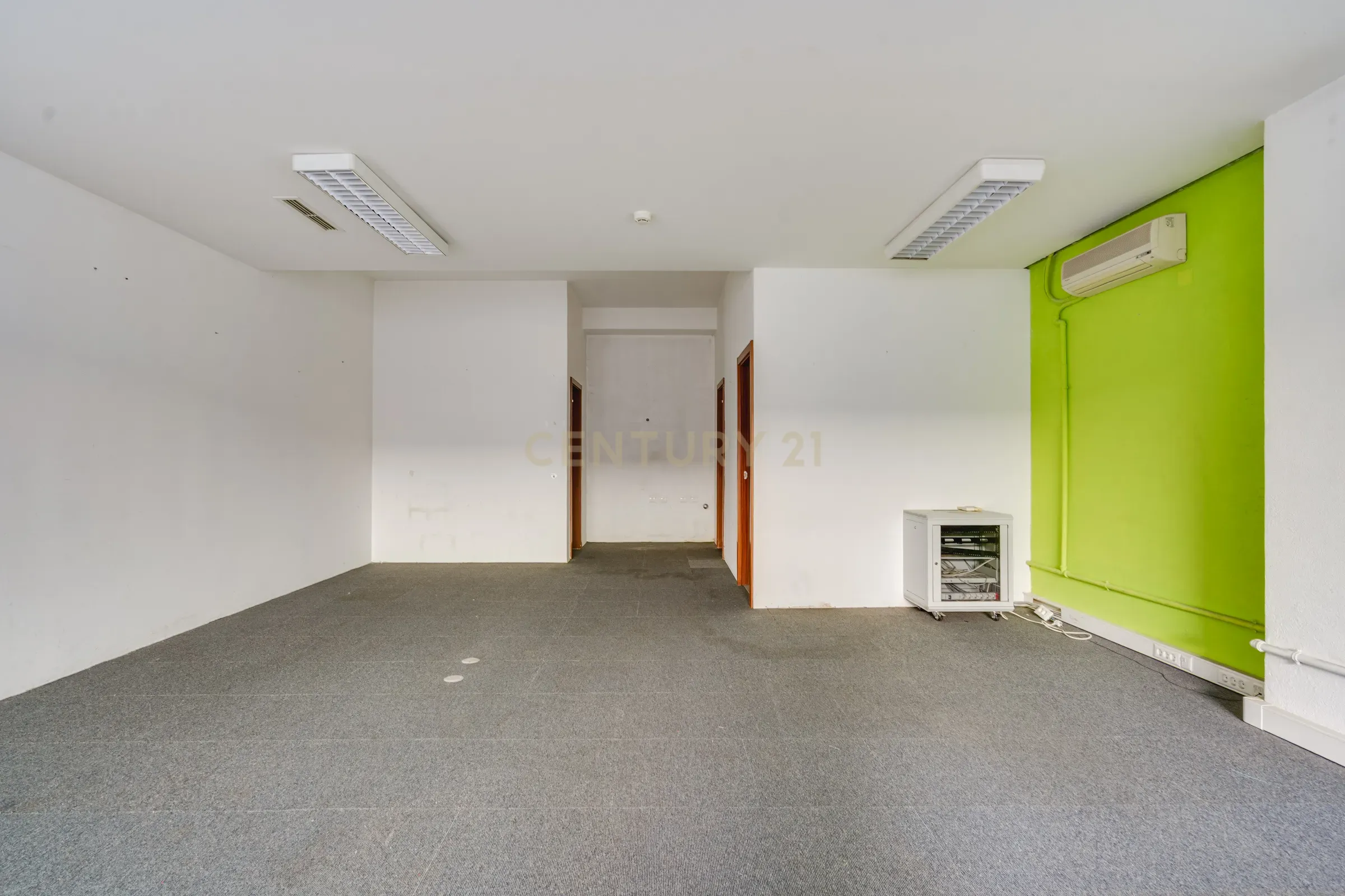 Fotografia 7 de ESPAÇO COMERCIAL 142 M² + 5 ESTACIONAMENTOS | 2 PISOS | EXCELENTE OPORTUNIDADE